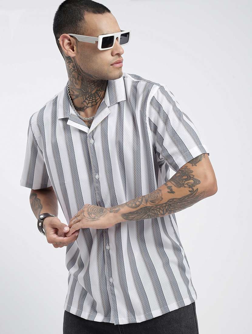 men short sleeves striped casual shirt - 21597497 -  Standard Image - 1
