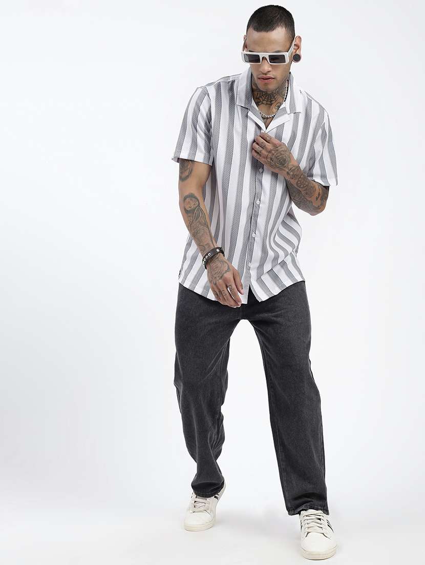 men short sleeves striped casual shirt - 21597497 -  Standard Image - 4