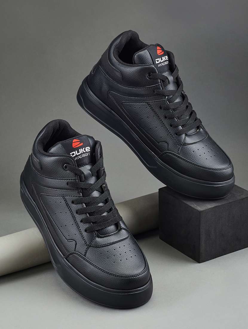 men black lace up sneaker