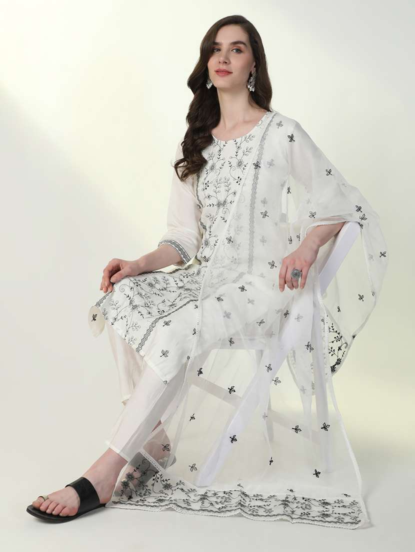 women embroidered kurta pant set with dupatta - 21598135 -  Standard Image - 4