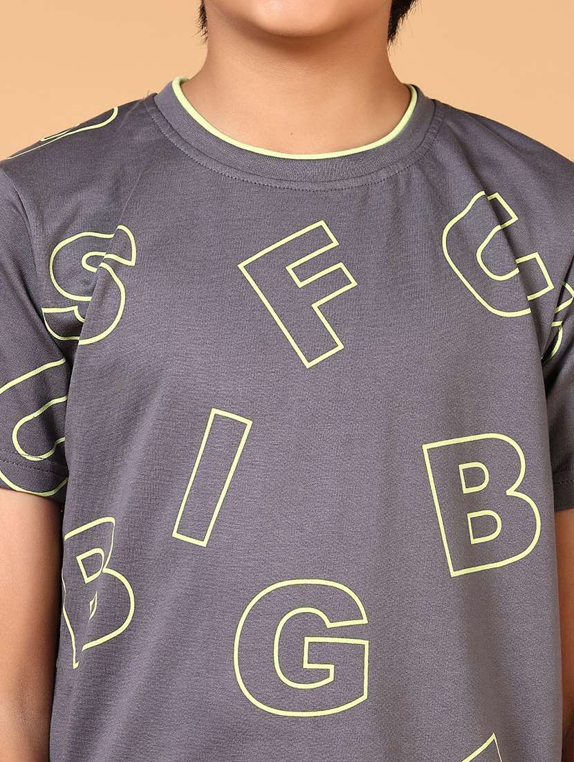 boys printed t-shirt and short set - 21612357 - Standard Image - 4