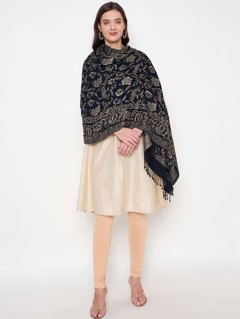 women self-designed pashmina shawl