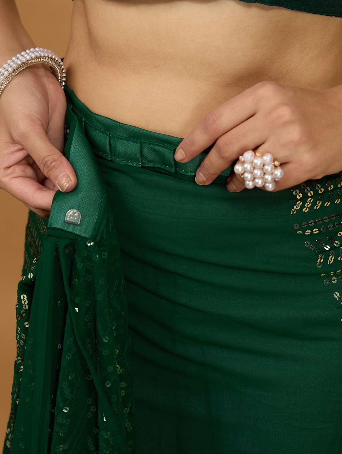 women green sequin work georgette saree with blouse - 21614020 -  Standard Image - 4