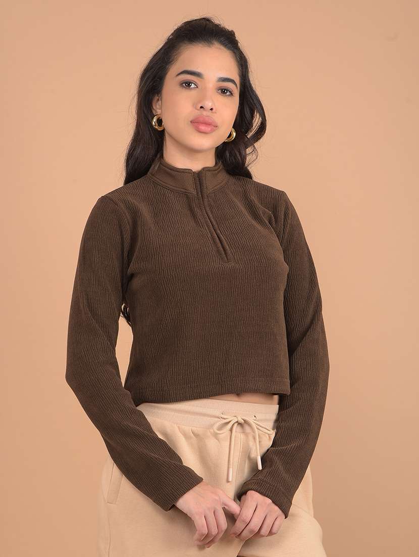 women solid mock neck crop top