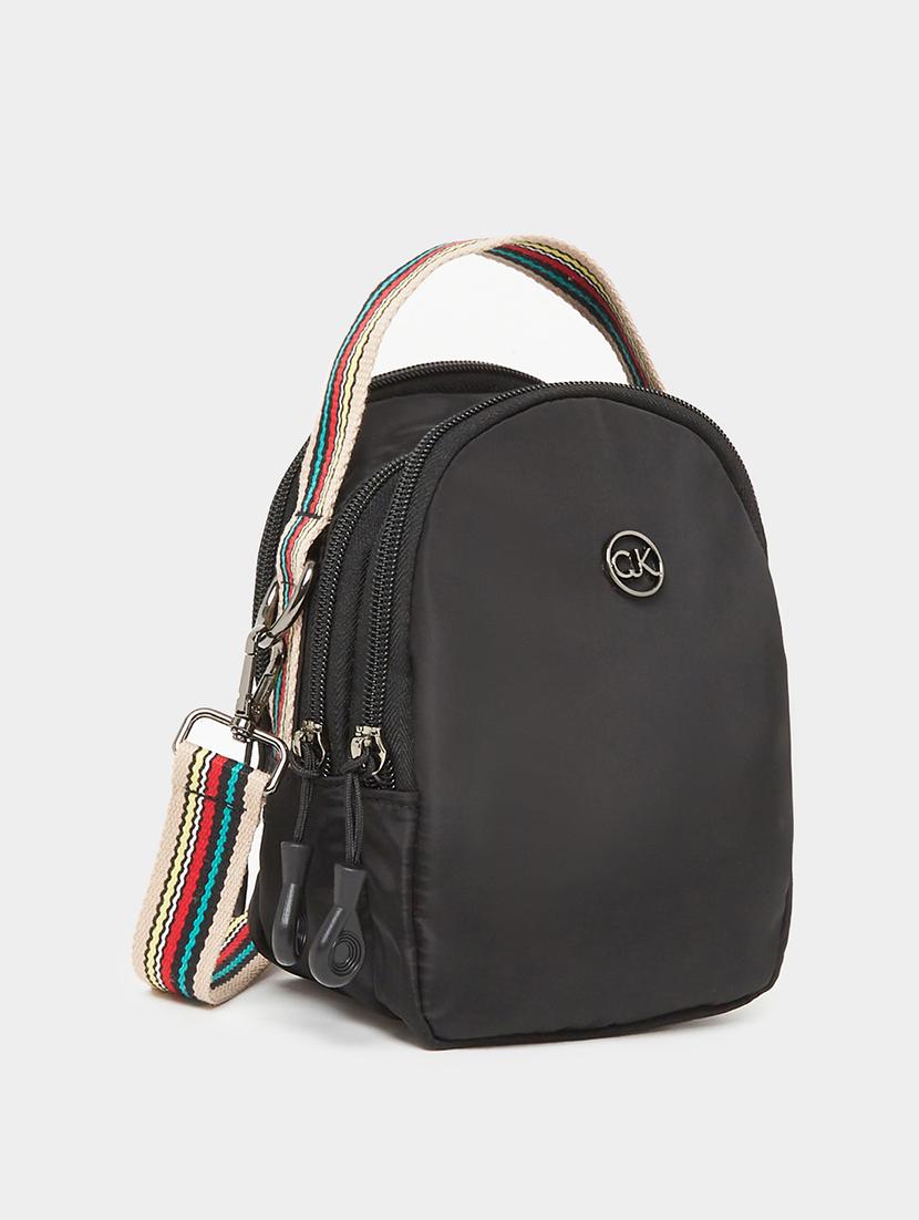 women black solid backpack - 21618052 -  Zoom Image - 0