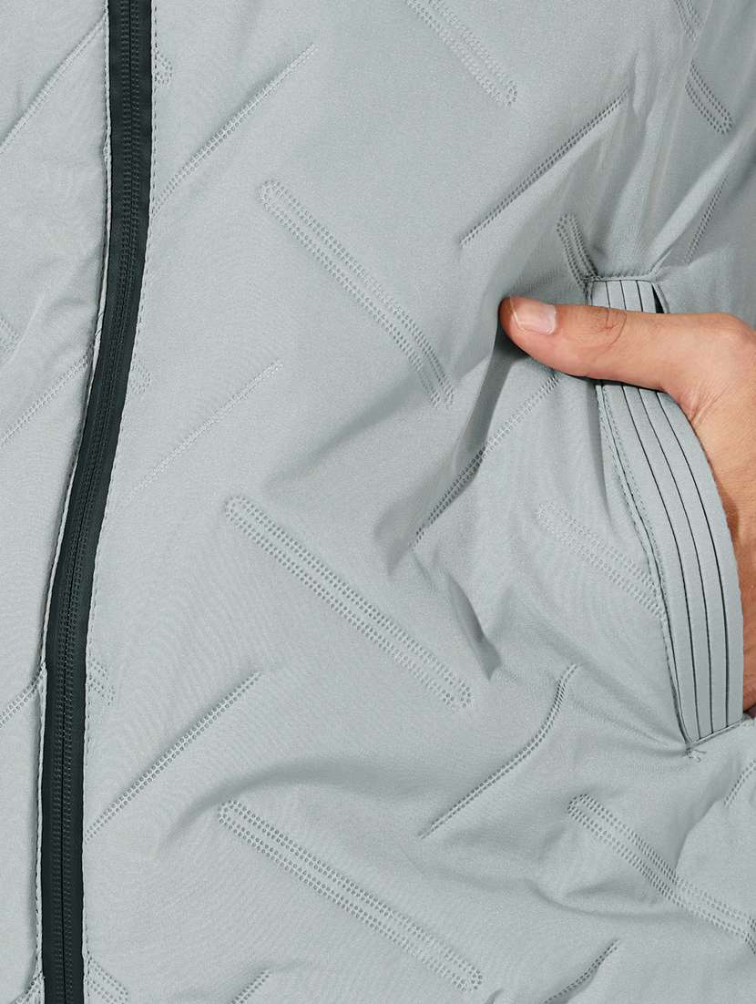 men solid sleeveless quilted jacket - 21618142 -  Standard Image - 4