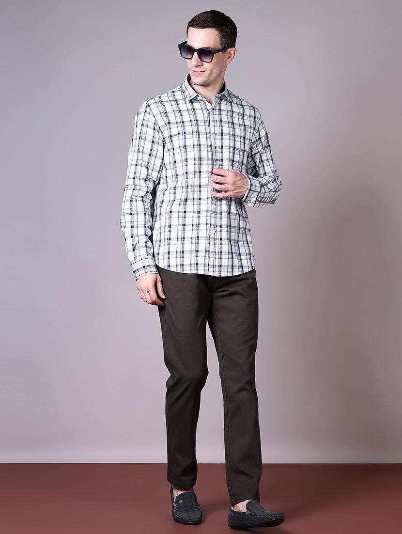 men solid mid rise chinos trouser - 21618702 - Standard Image - 4