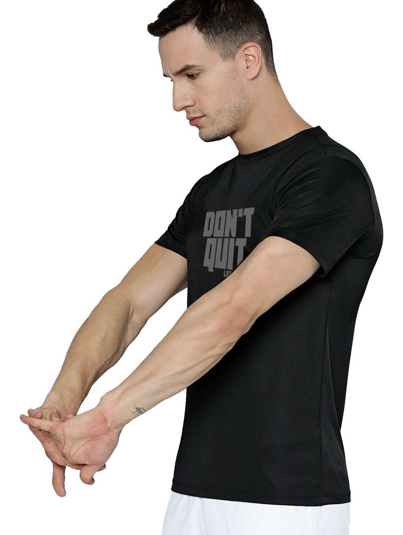 men round neck chest printed t-shirt