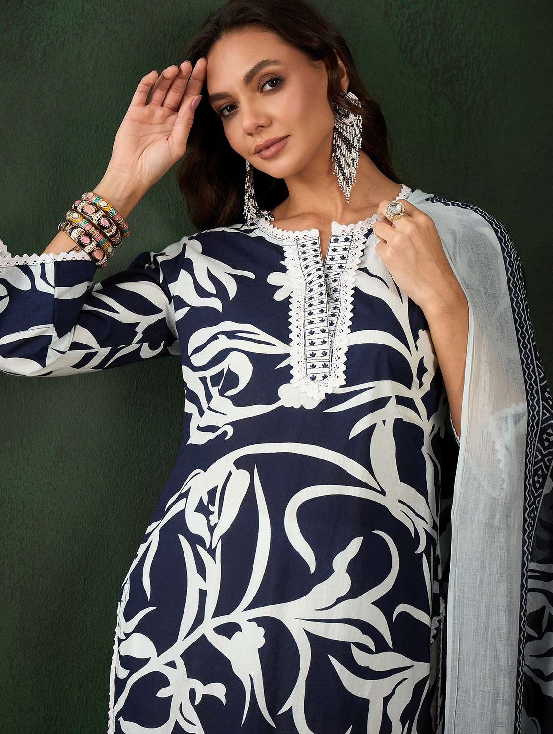 women three quarter sleeve kurta pant with dupatta set - 21622575 - Standard Image - 4