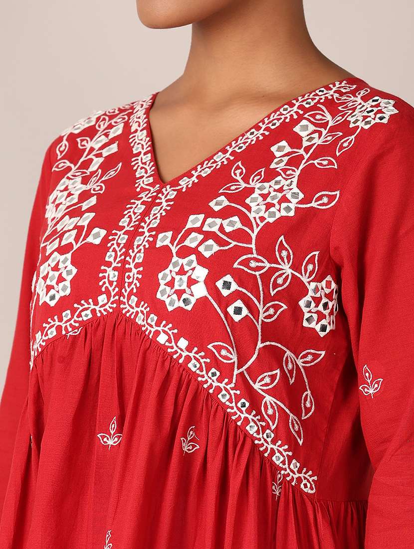 women red embroidered v neck flared kurta - 21627490 -  Standard Image - 4