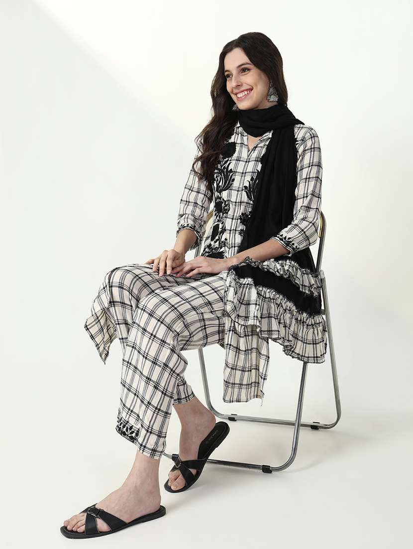 women three quarter sleeve kurta pant with dupatta set - 21632706 -  Standard Image - 1