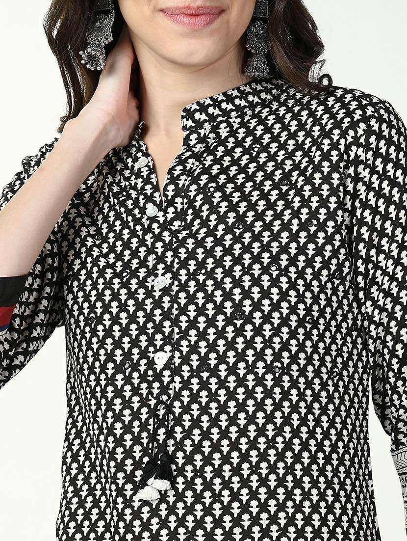 women black printed three quarter sleeve straight kurta - 21632740 -  Standard Image - 6