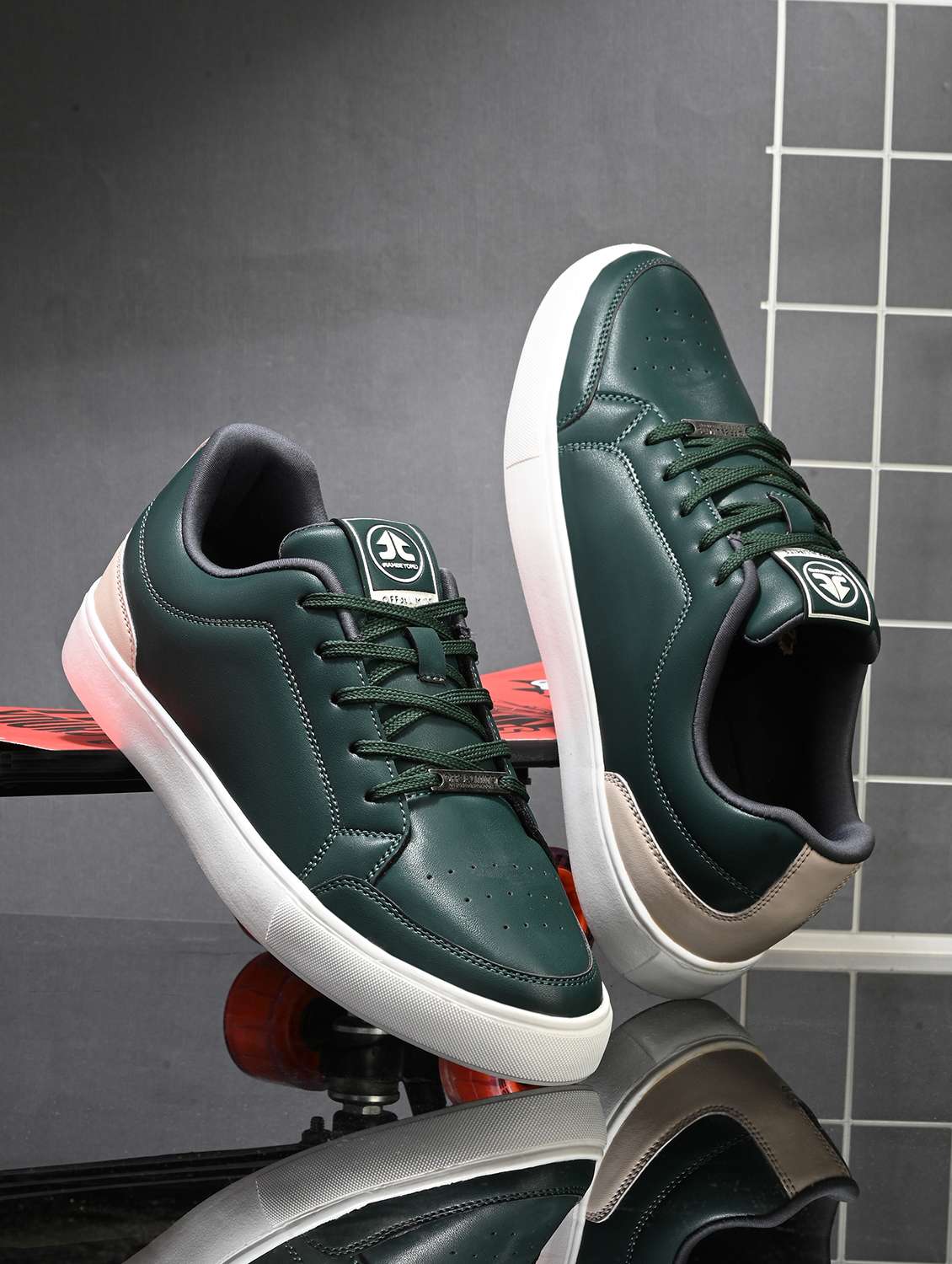 men solid lace up sneaker