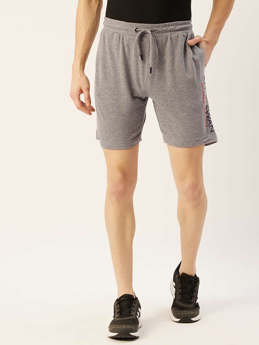 men mid rise solid shorts