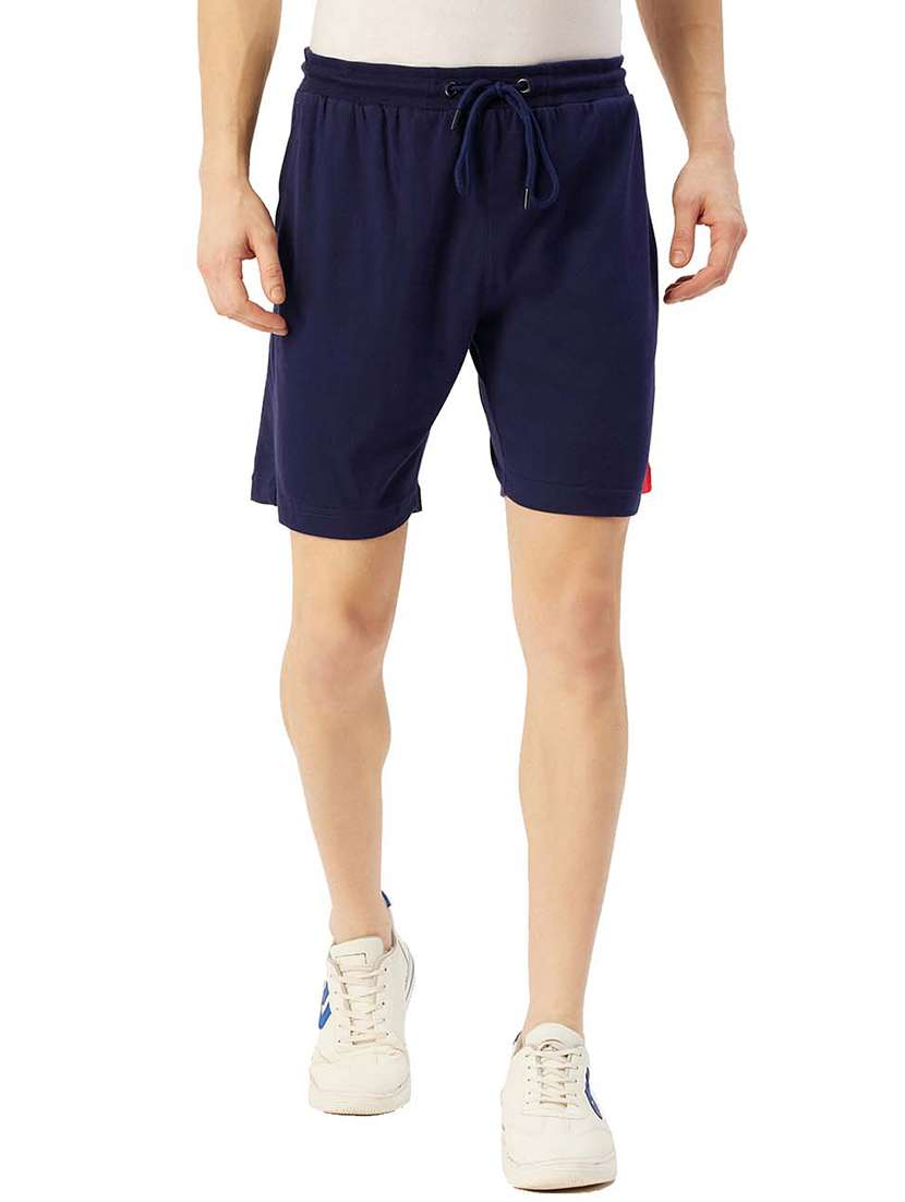 men placement print mid rise shorts