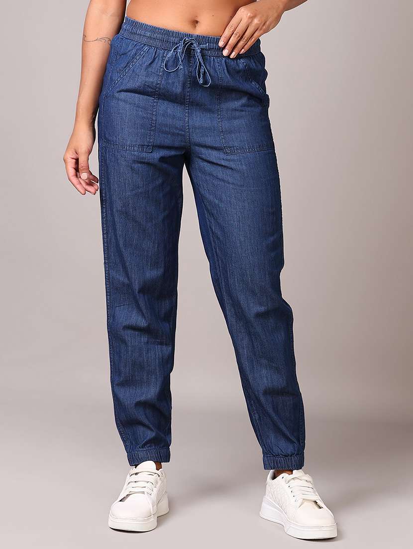 women solid mid rise jogger