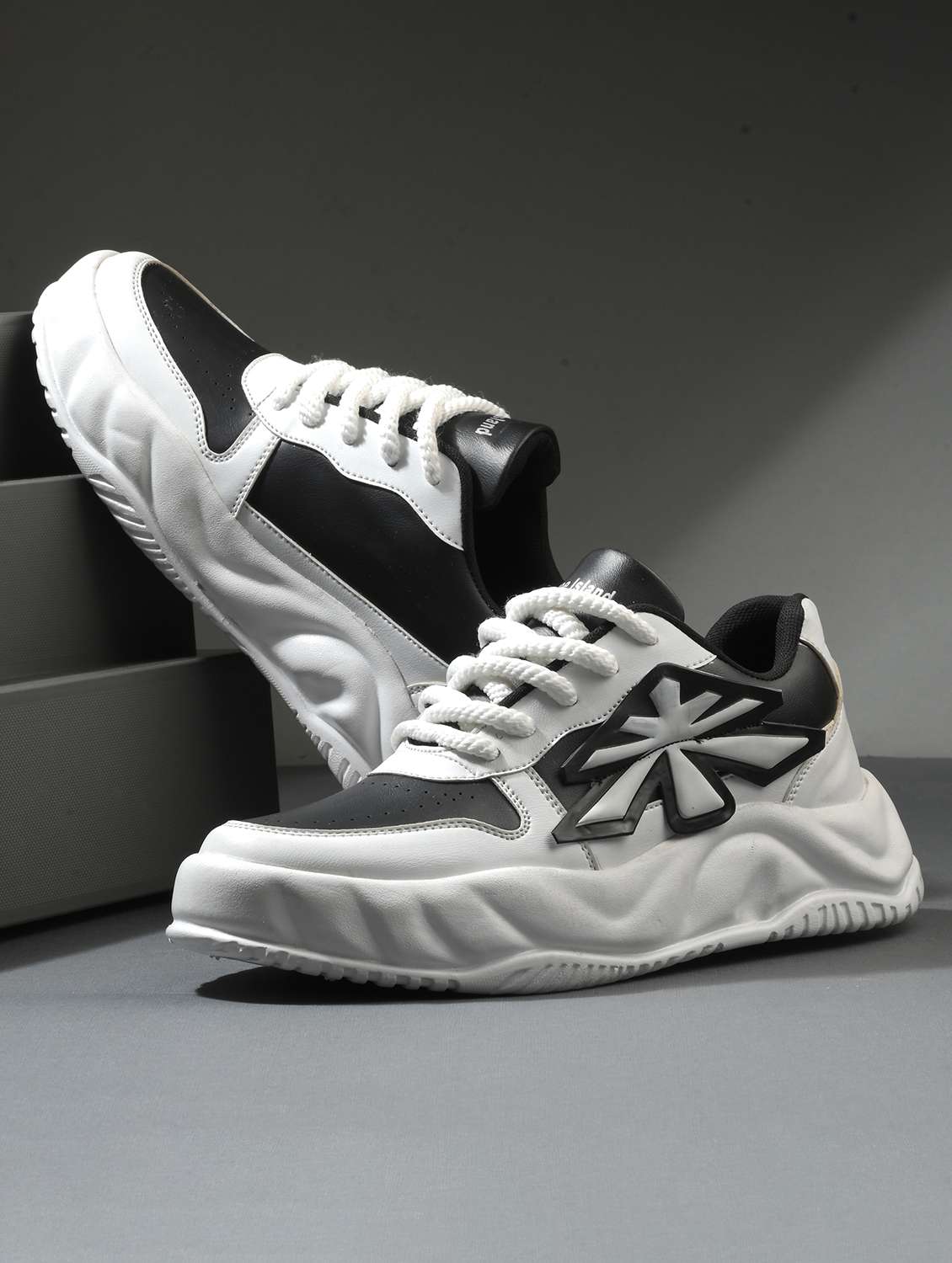 men color block lace up sneaker