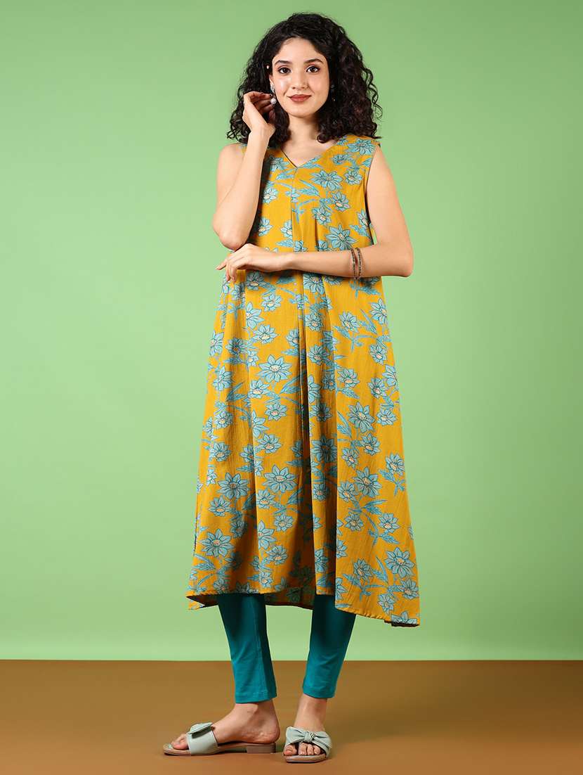 women printed sleeveless a-line kurta