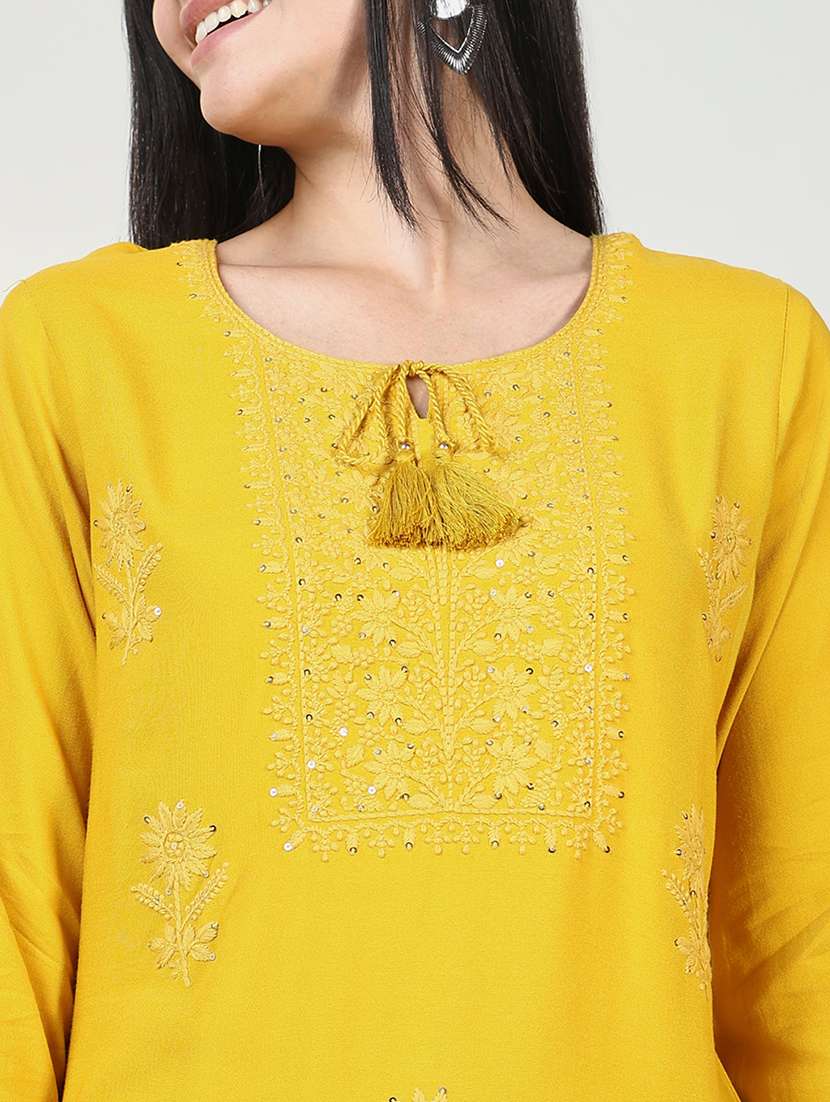 women three quarter sleeve straight chikankari kurta - 21643196 -  Standard Image - 6