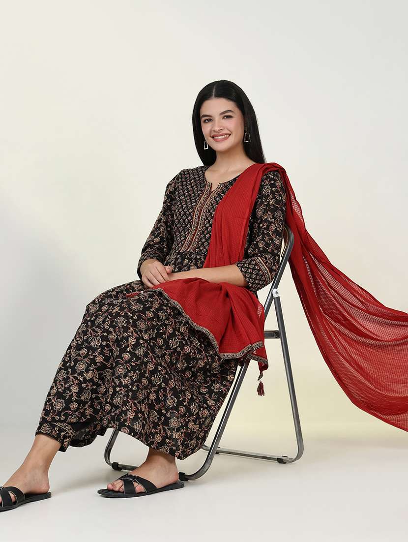 women three quarter sleeve kurta salwar with dupatta set - 21643225 -  Standard Image - 4