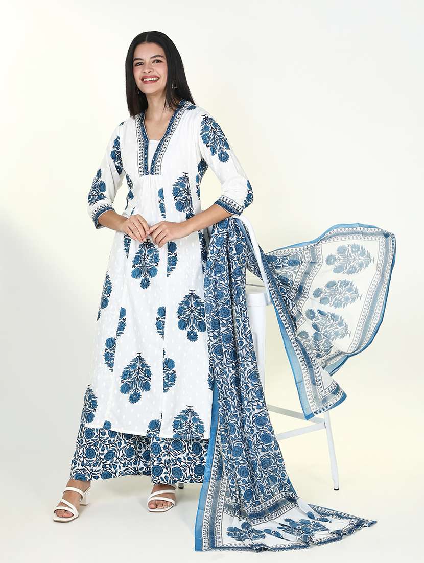 women white floral printed kurta palazzo set with dupatta - 21643241 -  Standard Image - 4