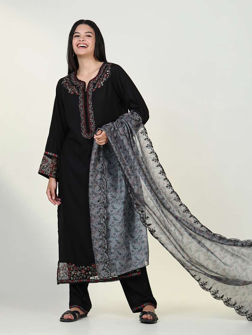 women embroidered kurta pant set with dupatta - 21643248 -  Standard Image - 4