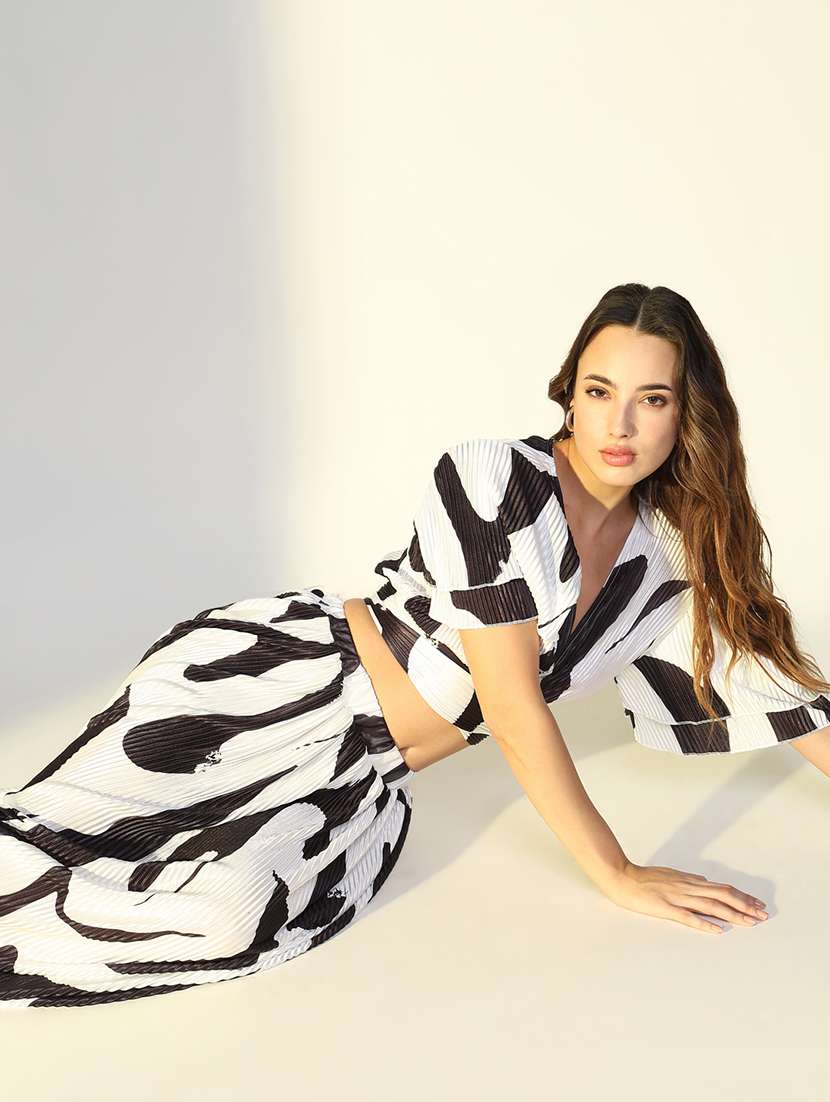 women printed top and skirt co-ord set - 21643272 -  Standard Image - 1