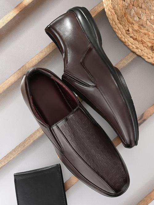 men plain slip on formal shoes - 21647304 -  Standard Image - 0