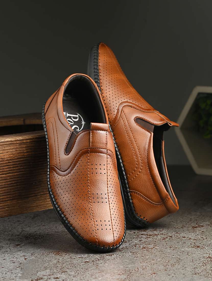 Men Plain Slip On Casual Shoes