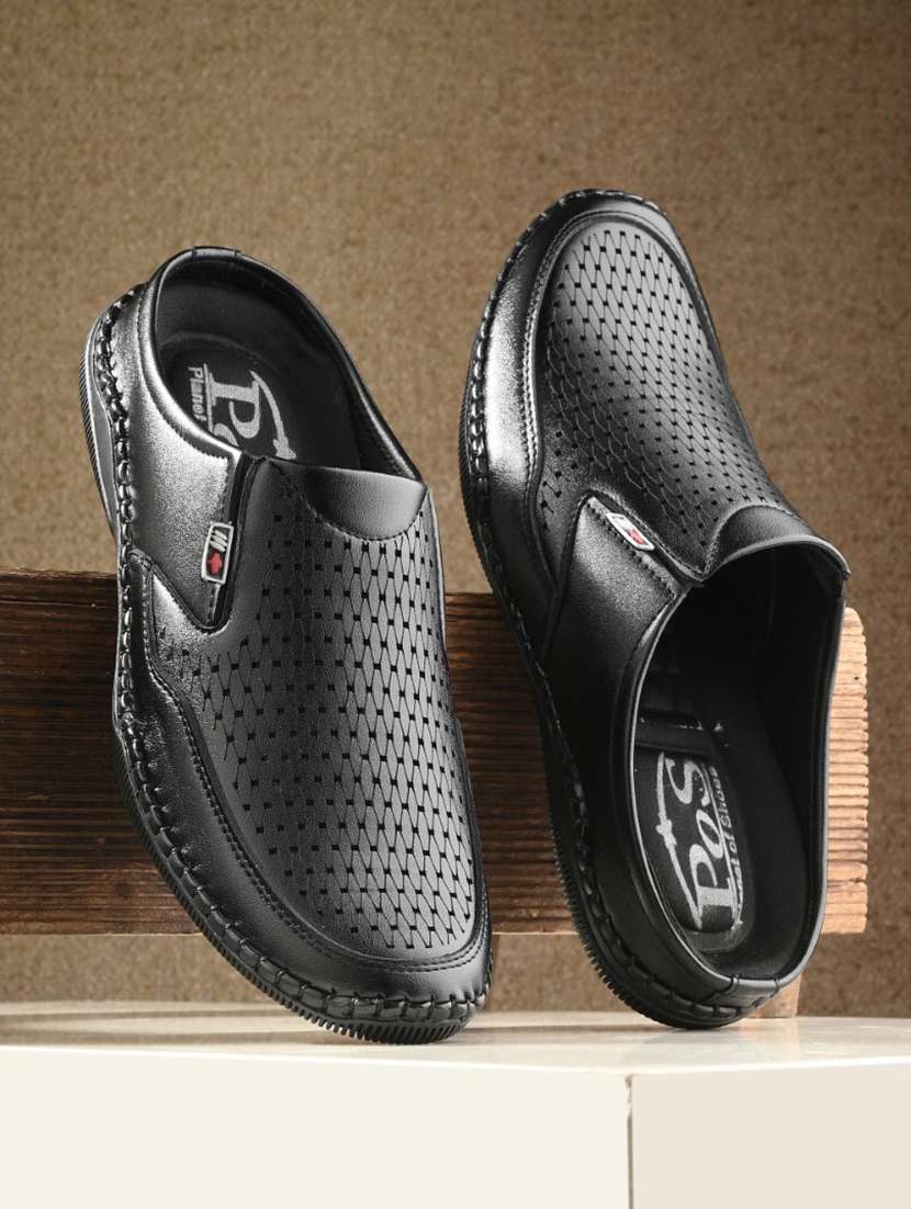 men textured slip on mules
