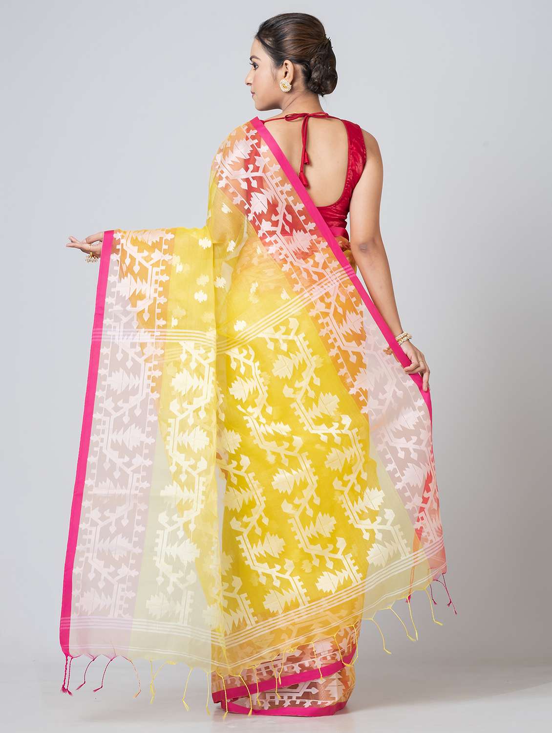 women self design handloom saree with blouse - 21648376 -  Standard Image - 1