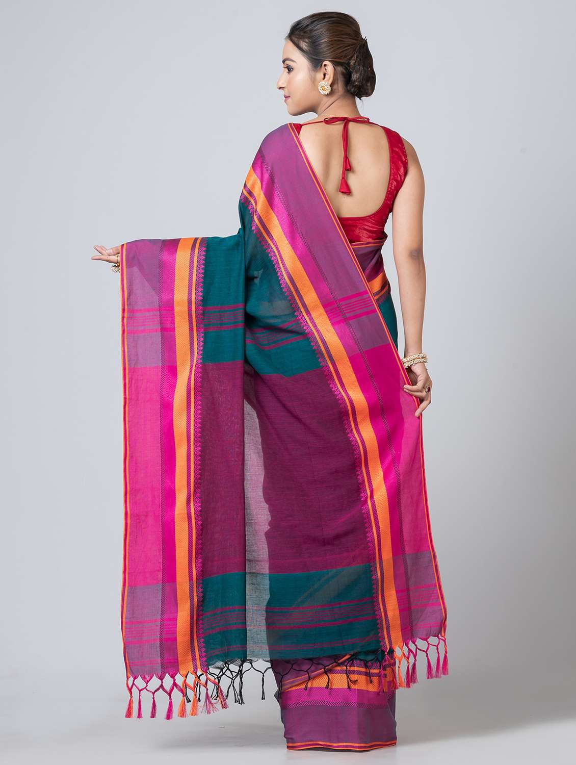 women self design handloom saree with blouse - 21648389 -  Standard Image - 1