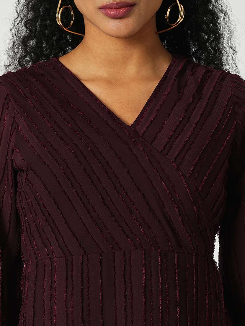 globus women maroon self textured wrap v-neck sheath mini party dress - 21648784 -  Standard Image - 4