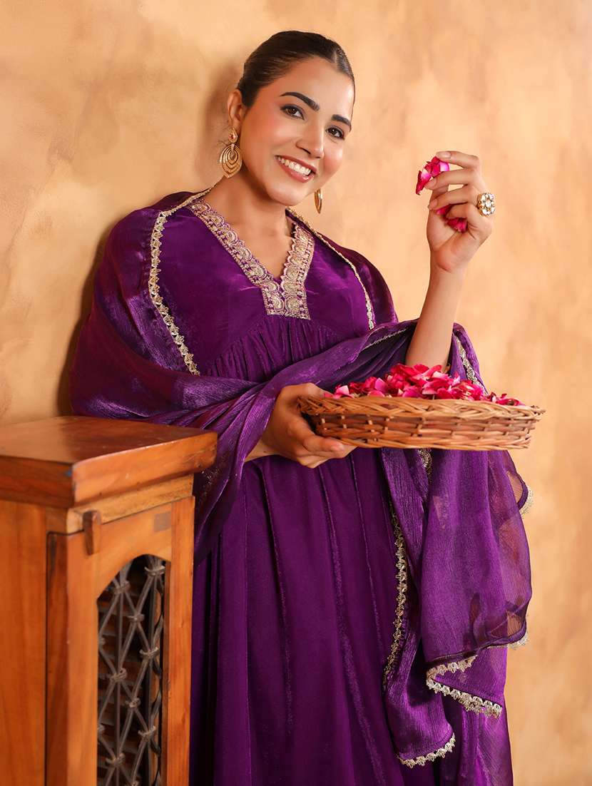 women embroidered kurta pant set with duaptta - 21648936 -  Standard Image - 4