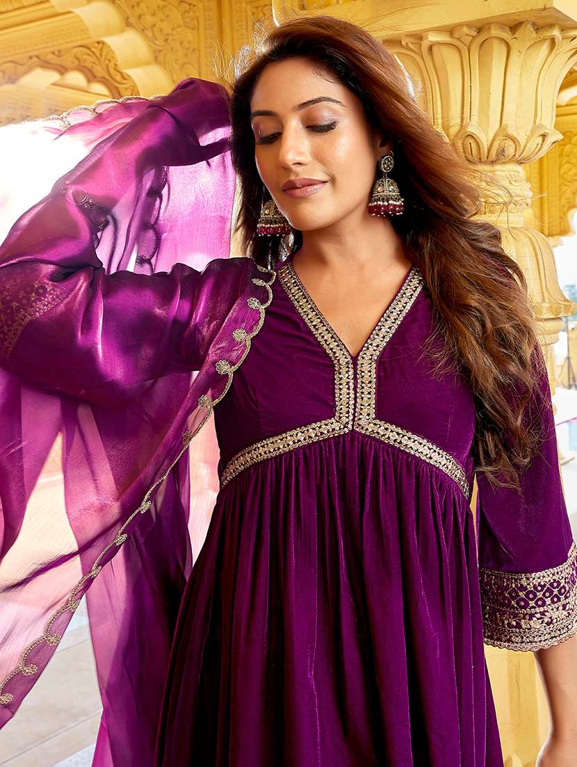 women embroidered kurta pant set with duaptta - 21648957 -  Standard Image - 4