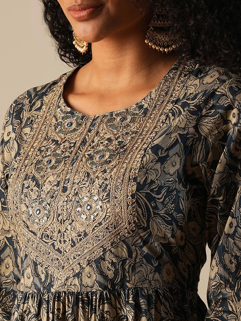 globus women grey embroidered yoke allover floral print tiered a-line kurta with chevron print wide leg pants workwear set - 21649095 - Standard Image - 4