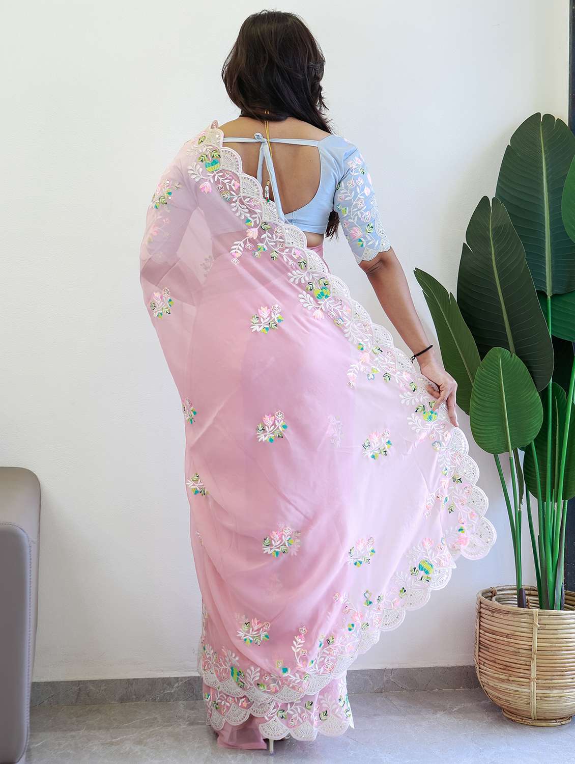 women pink embroidered saree with blouse - 21649272 -  Standard Image - 1