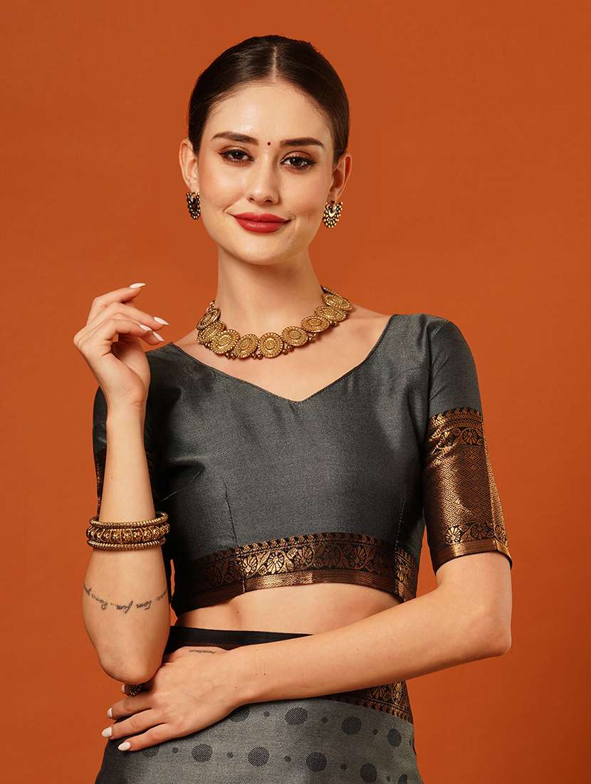 women printed bordered saree - 21649536 -  Standard Image - 4