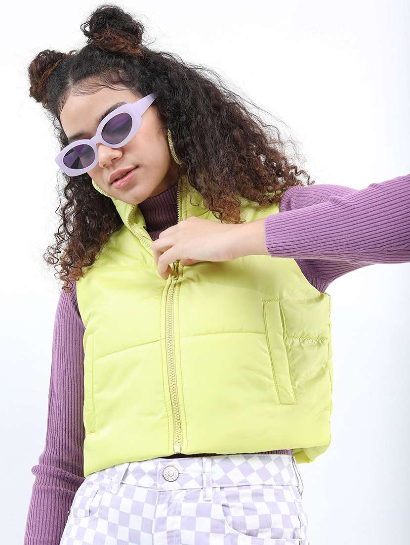 women solid sleeveless quilted jacket