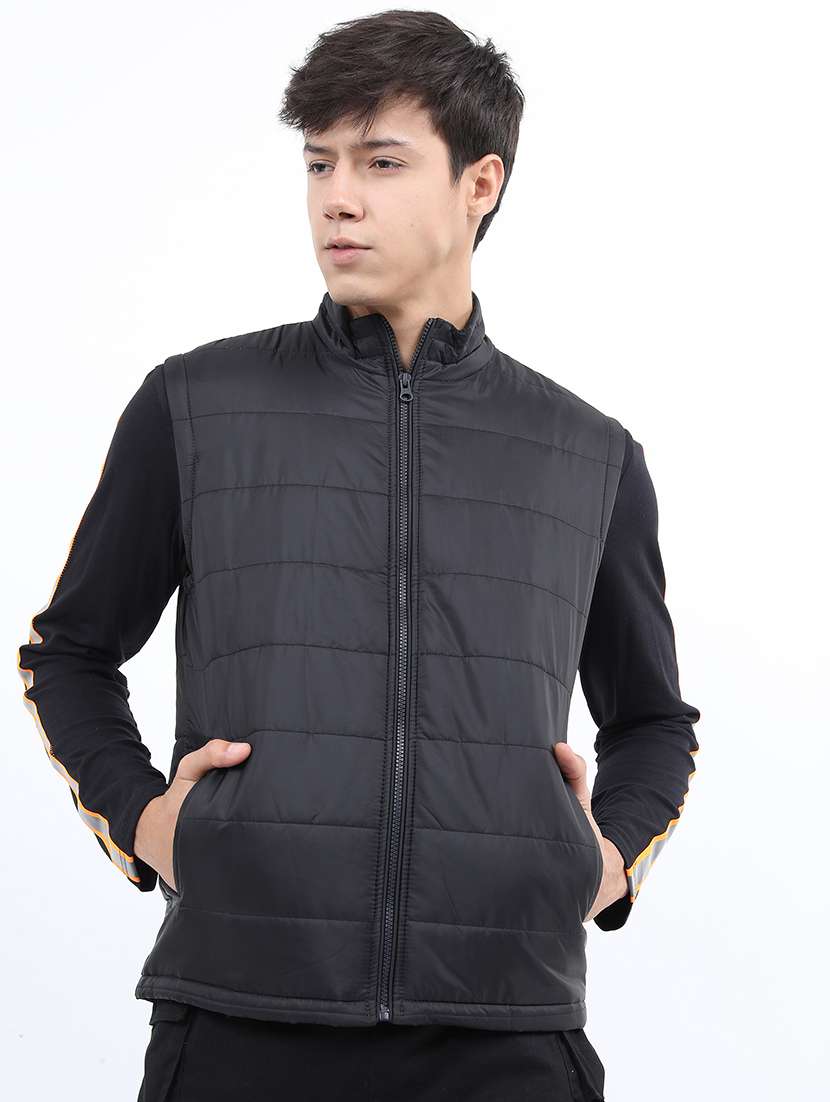 men solid sleeveless quilted jacket