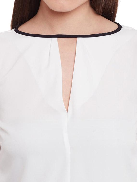 women solid notch neck regular top - 21651301 - Standard Image - 4