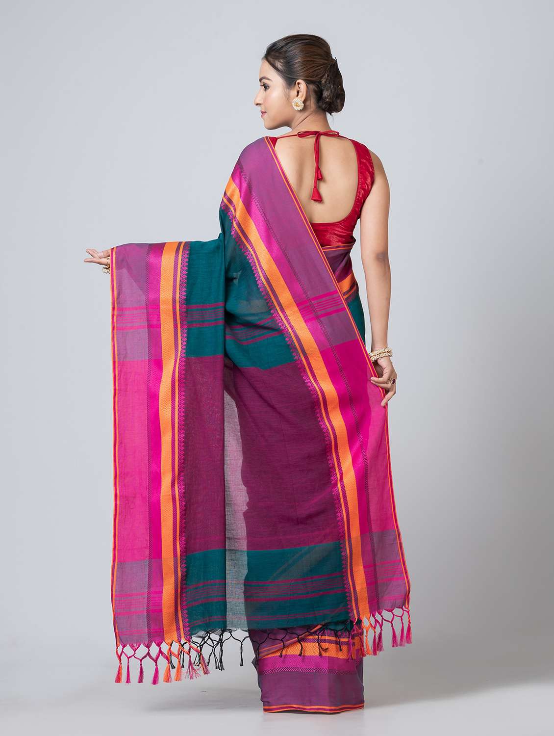 women self design handloom saree with blouse - 21651715 -  Standard Image - 1