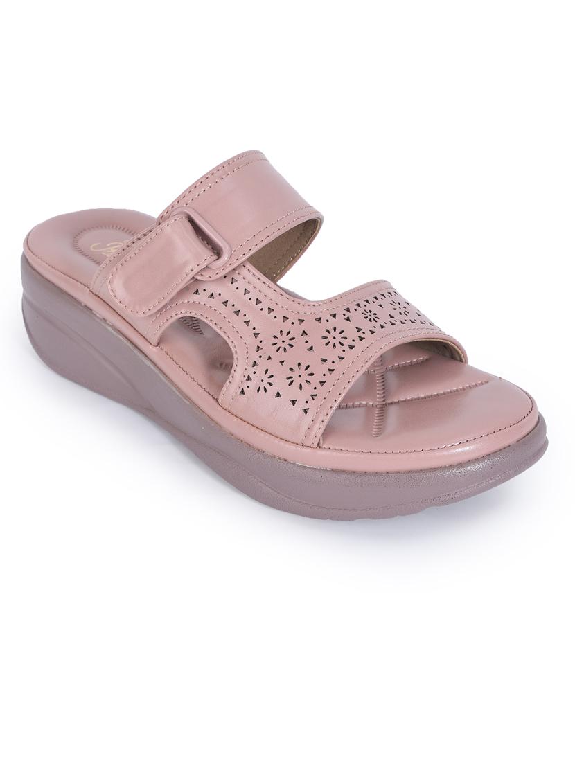 women peach cut work wedge - 21652916 -  Standard Image - 1