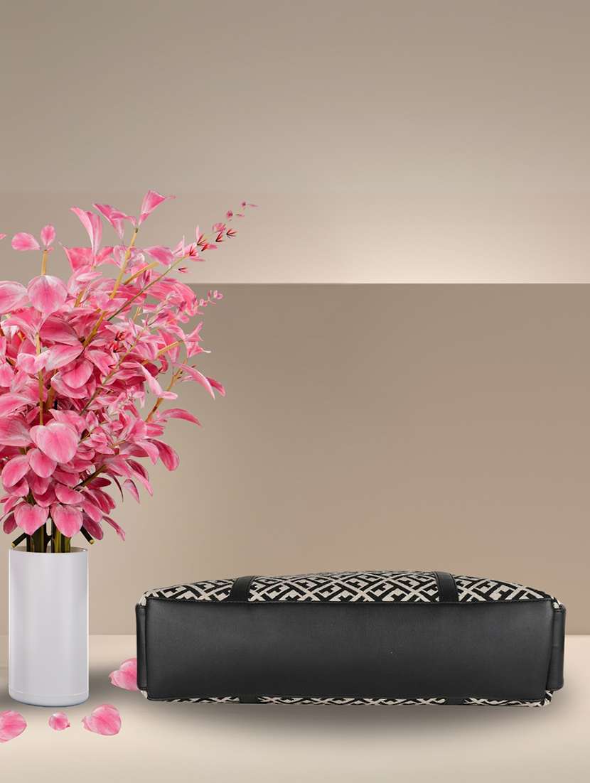 women printed tote bags - 21653433 -  Standard Image - 4