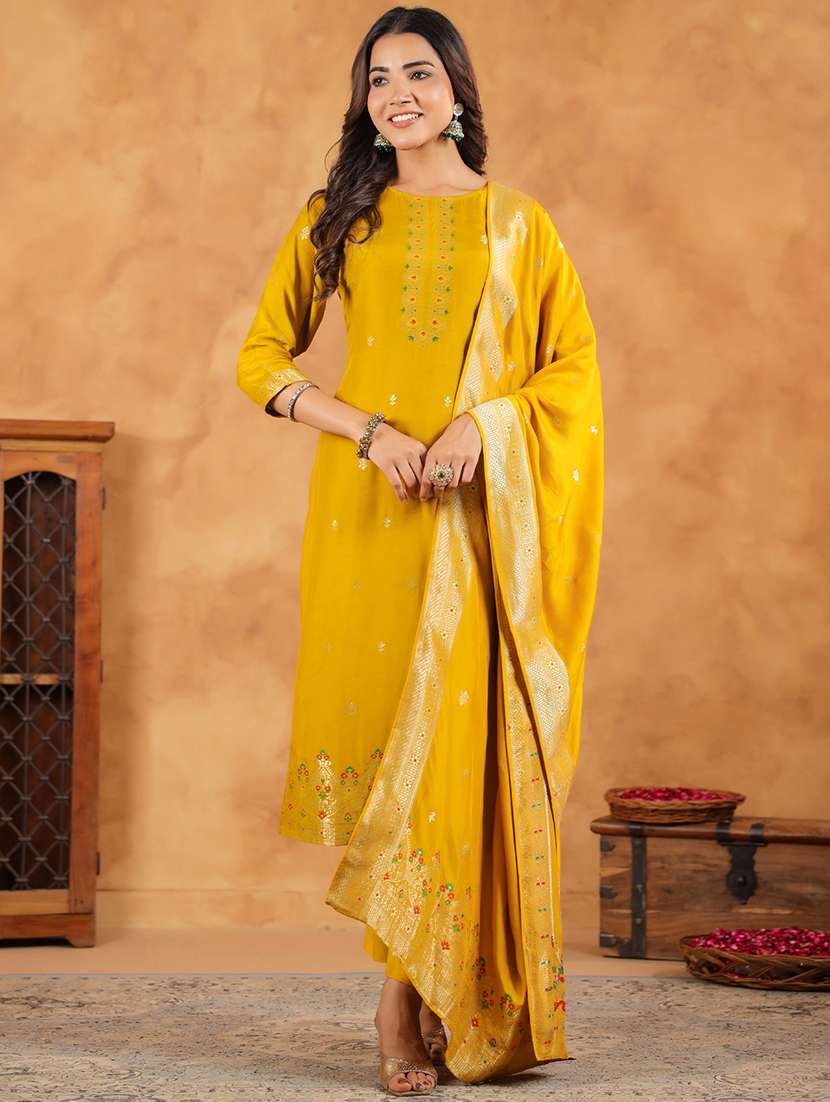 women self design three quarter sleeve suit set