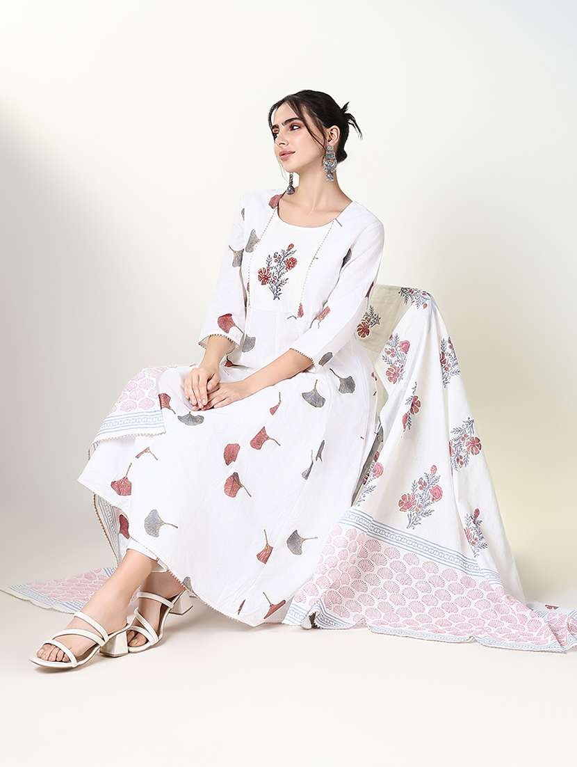 women floral printed kurta pant set with dupatta - 21661569 -  Standard Image - 4