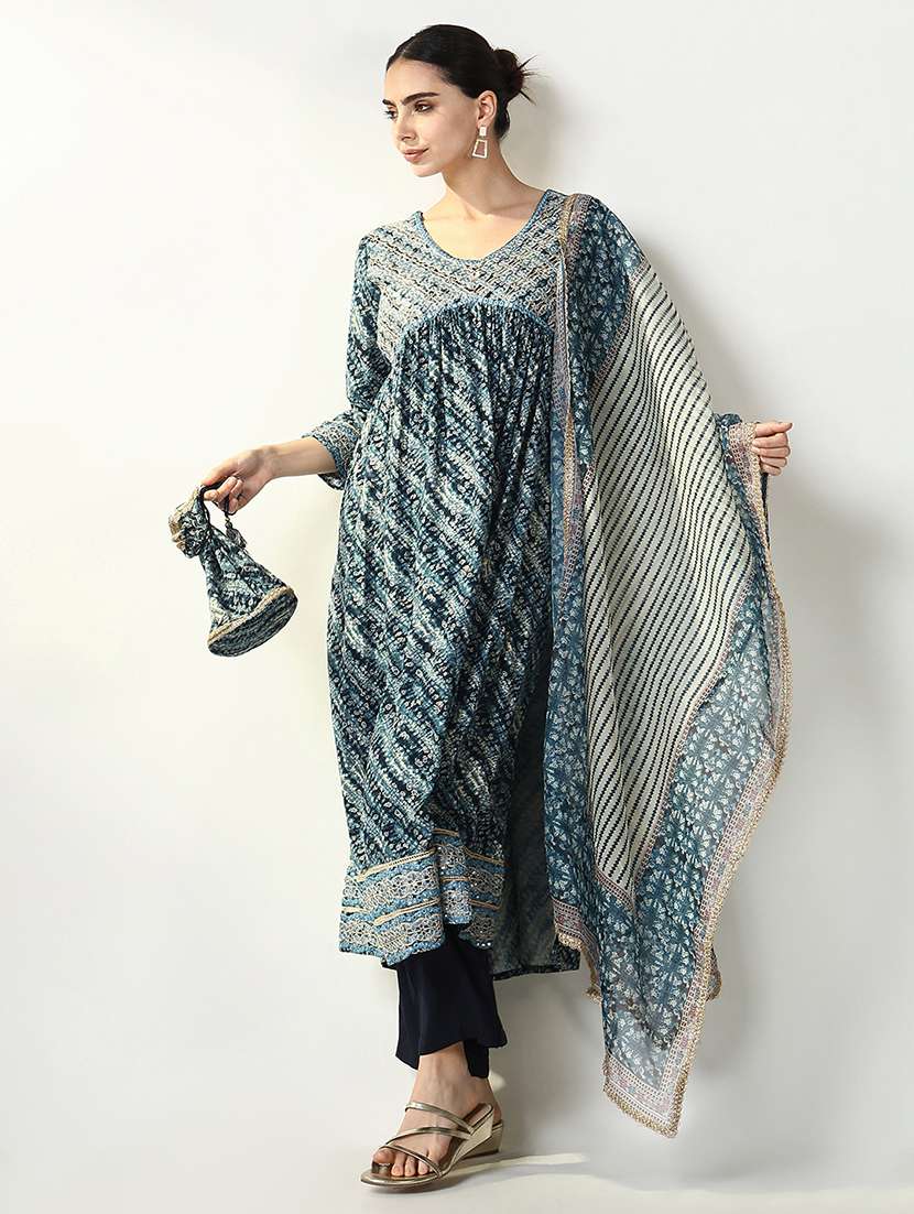 women printed kurta pant set with dupatta - 21661585 -  Standard Image - 4