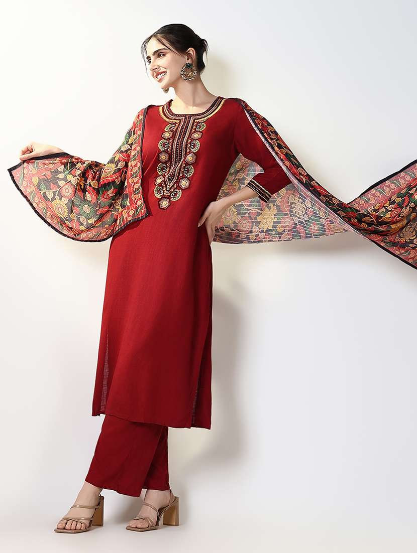 women embroidered kurta pant set with dupatta - 21661603 -  Standard Image - 4