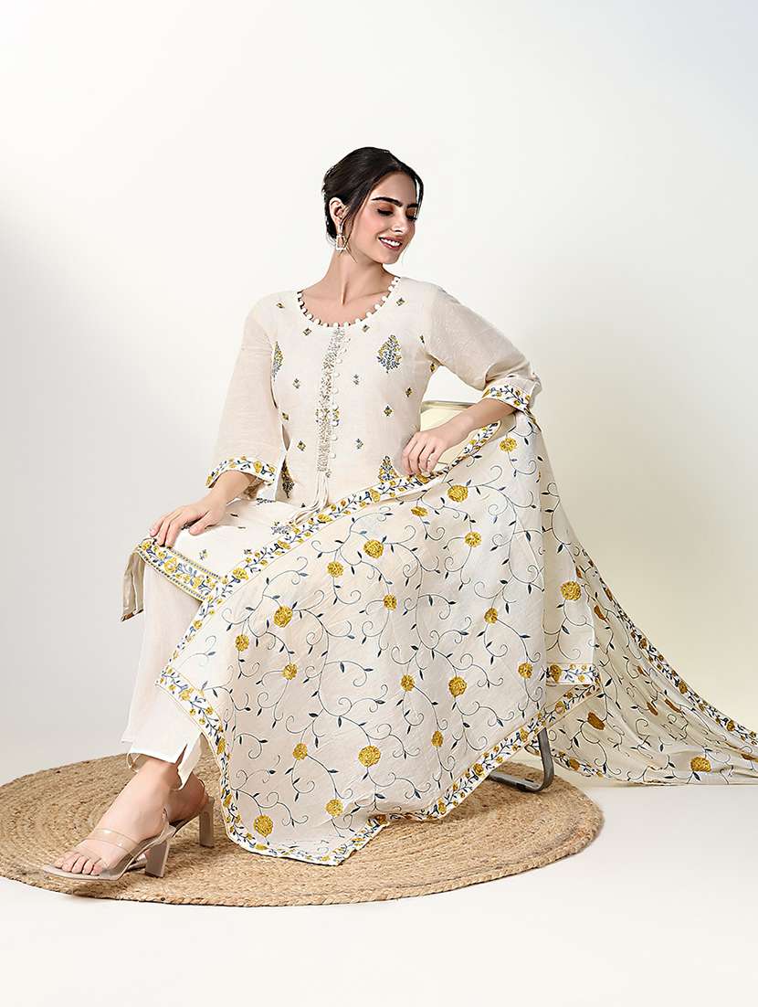 women floral kurta pant set with dupatta - 21661613 -  Standard Image - 4