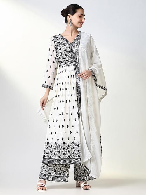 women embroidered kurta palazzo set with dupatta - 21661615 -  Standard Image - 0